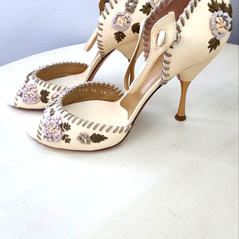 VALENTINO - Picture 11 of 16